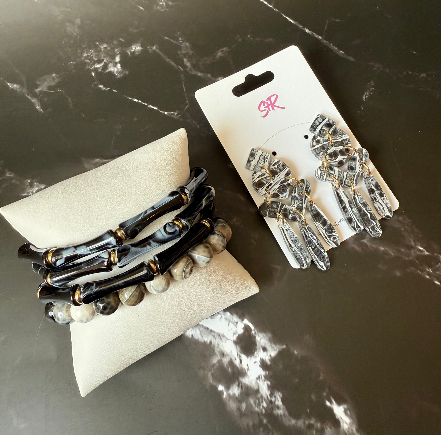 Black and White Lindsay