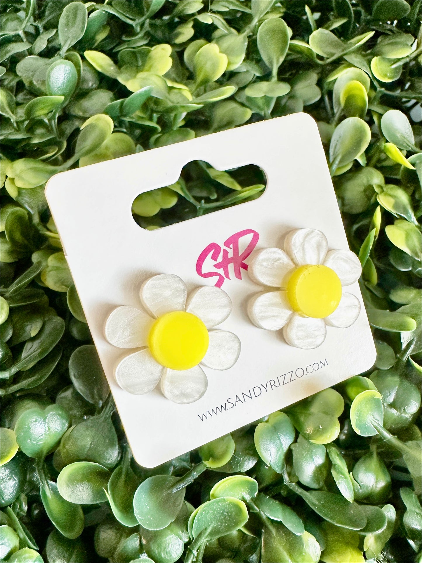 White Pearl Daisy Stud