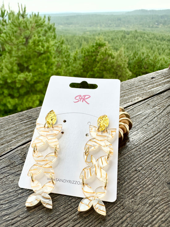 Cream and Gold Victoria