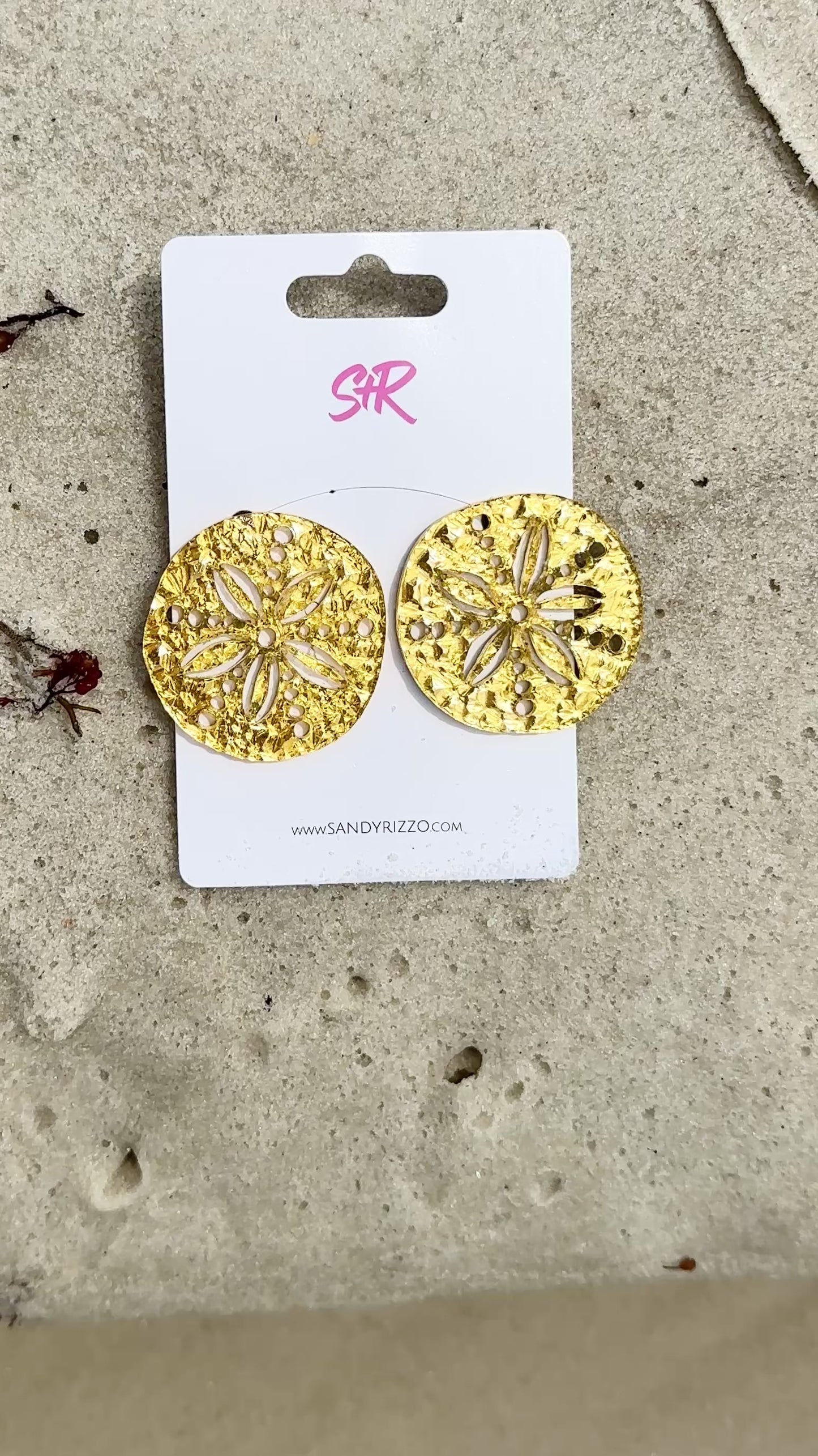 Load and play video in Gallery viewer, Gold Sand Dollar Statement Stud
